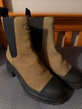 Timberland Tan Chelsea  Lug Boots with Black Sole